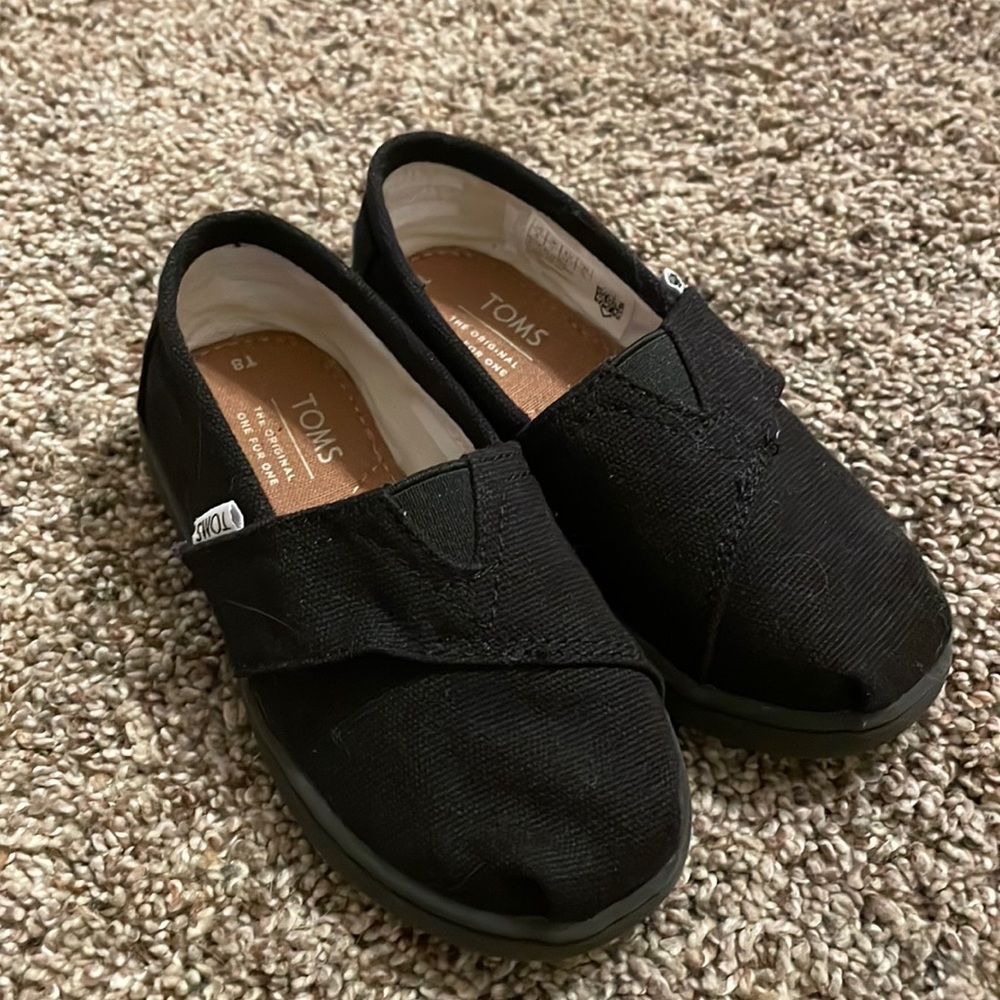 Toddler girl Toms size 8 black